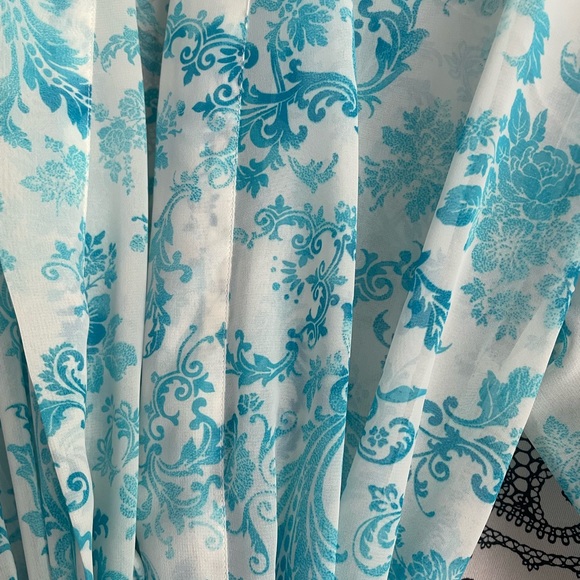 Beach coverup/ dressing robe new - Picture 3 of 5